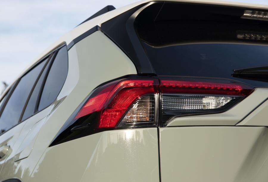 Детали экстерьера Toyota RAV4 Adventure 2018 года  (NA) (фото 73 из 196)